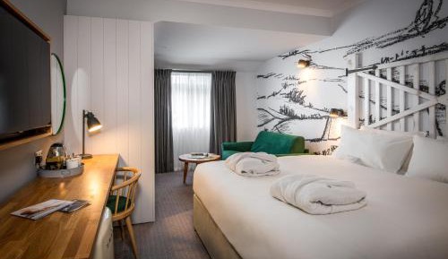 Signature Family Room (2 Adults + 2 Children)