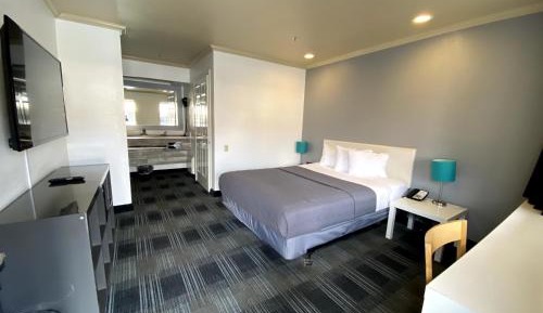 Queen Room - Non-Smoking