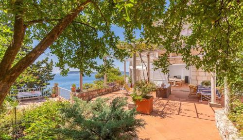 Villa - Beach Front
