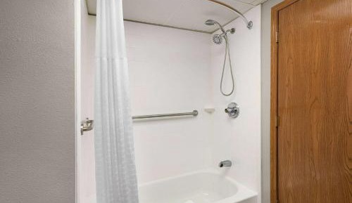 1 King Bed, Mobility Accessible Room, Bathtub w/ Grab Bars, Non-Smoking
