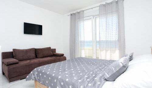 One-Bedroom Apartment with Terrace and Sea View