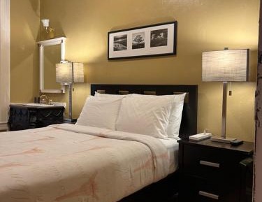 Basic Double Room with Shared Bathroom