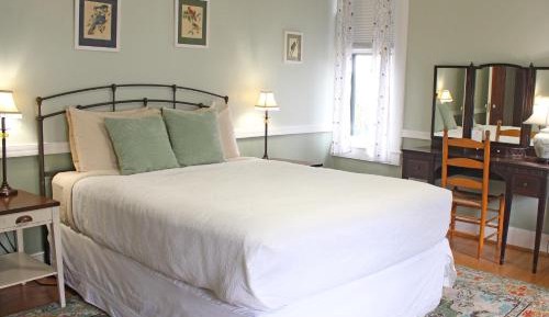 Queen Room with Garden View