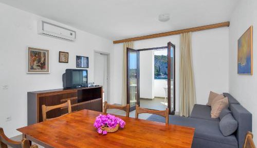 Three-Bedroom Apartment with Terrace and Sea View