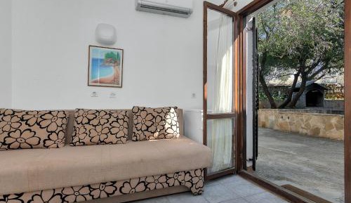 One-Bedroom Apartment with Terrace and Sea View