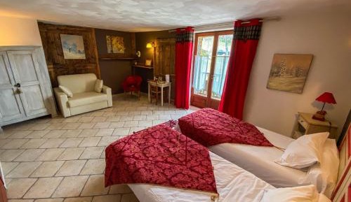 Double or Twin Room with Mountain View