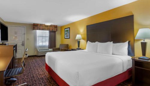 King Suite with Sofa Bed and Hot Tub