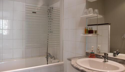 Two Connecting Double Rooms with patio view 