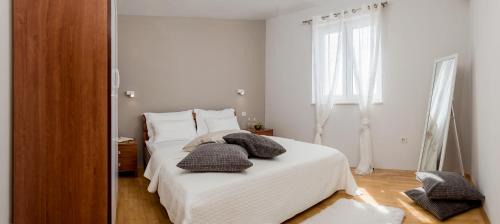 Two-Bedroom Apartment with Terrace and Sea View