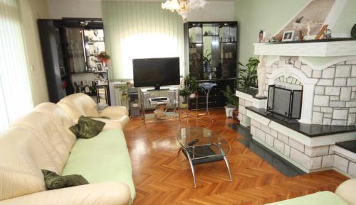 Three-Bedroom Apartment with Terrace and Sea View