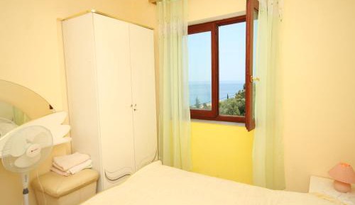 One-Bedroom Apartment with Terrace and Sea View
