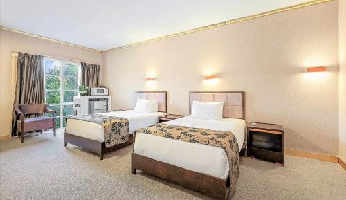  Hillview Spa Suite with Two Queen Beds