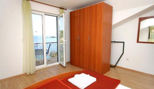 One-Bedroom Apartment with Sea View