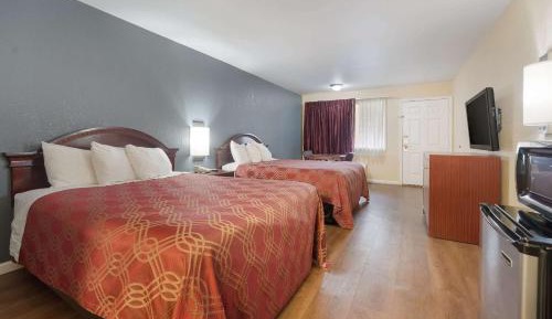 Non-Smoking Double Queen Room