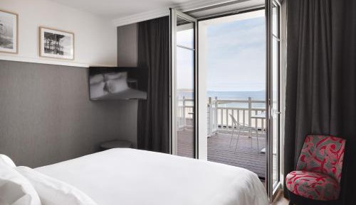 Superior Double Room with Sea View and Terrace