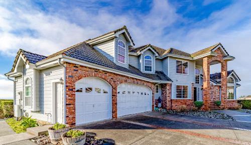 Five Bedroom Holiday Home