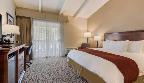 King Room with Mountain View - Non-Smoking