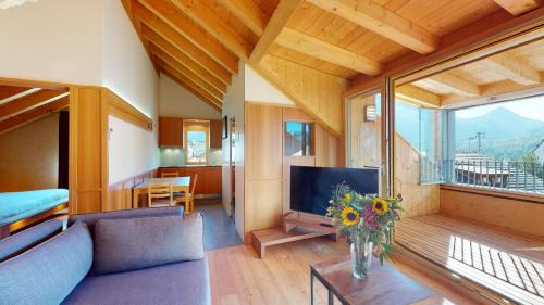 Apartment with Mountain View