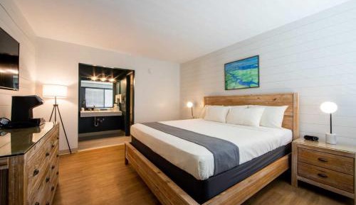 King Room with Pool View