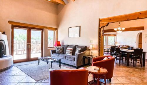Three-Bedroom Vacation Home 