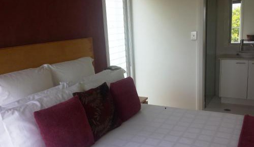 Queen Room with Garden View