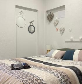 Deluxe Room (2 Adults + 1 Child)