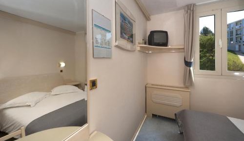 Economy Single Room with French Bed - Park Side