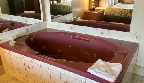 1 Queen Bed, Jetted Tub, Non-Smoking
