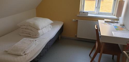 Single Room with Shared Bathroom