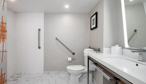 Wellness Double Room with Two Double Beds and Glass Enclosed Shower