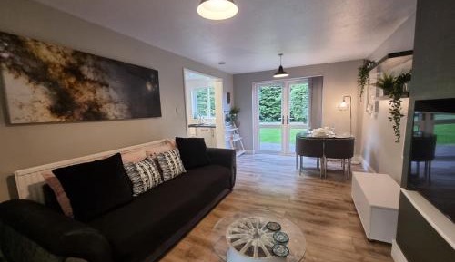 Two-Bedroom Deluxe Apartment with Garden View