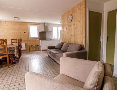 Apartment with Mountain View