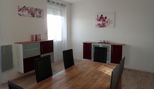 Deluxe Three-Bedroom Apartment