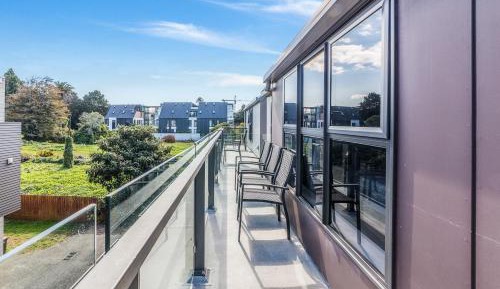 Executive Suite with Kitchen