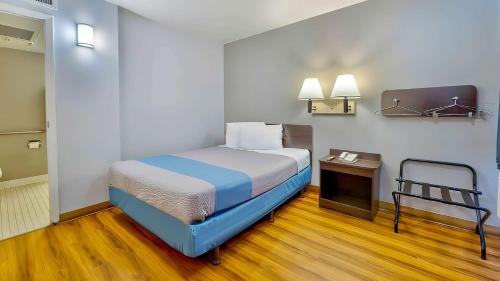 Queen Room - Disability Access - Roll in Shower
