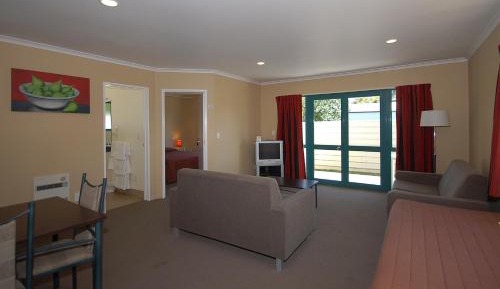 Two-Bedroom Apartment with Spa Bath