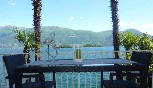 Studio with Terrace and Lake View