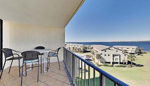 One-Bedroom Apartment with Ocean View