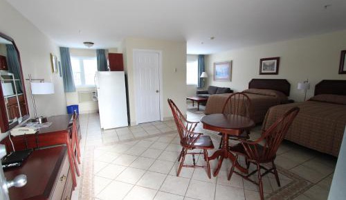 Two Double Beds Suite - Non-Smoking