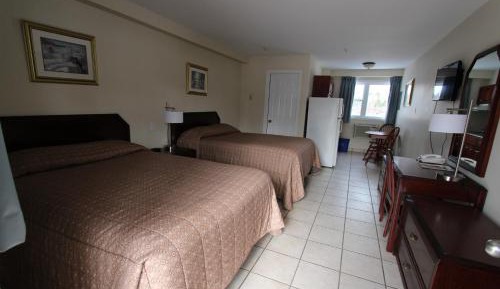 Two Double Beds with Fridge & Microwave - Non-Smoking