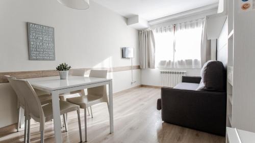 Studio (2 Adults + 2 Children)