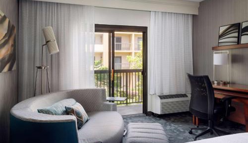 King Room with Sofabed, Balcony and Courtyard View