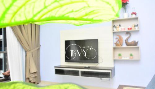 King Suite with Pool View