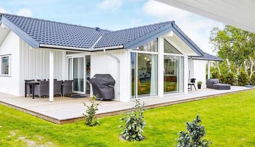 Three-Bedroom Holiday Home 