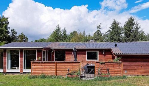 Three-Bedroom Vacation Home 