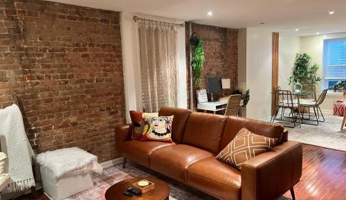 Deluxe Queen Suite