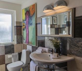 Large Double Room with Shared Bathroom