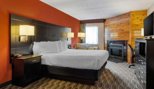 King Room with Jetted Tub and Fireplace - Non-Smoking