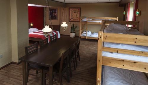 Pirate Room (5 Adults + 3 Children)	