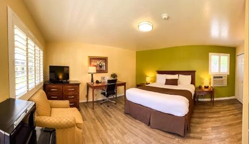 Queen Room - Non-Smoking